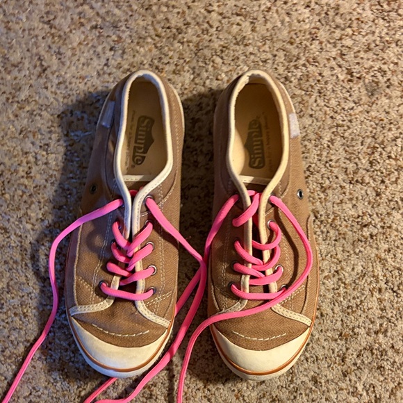 Simple Tan Canvas Shoes with Pink Laces size 7.5 - Picture 2 of 5